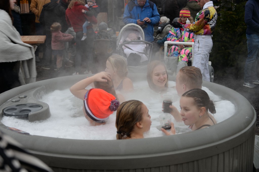 ../Images/Nieuwjaarsduik Nederzandt 2020 158.jpg
